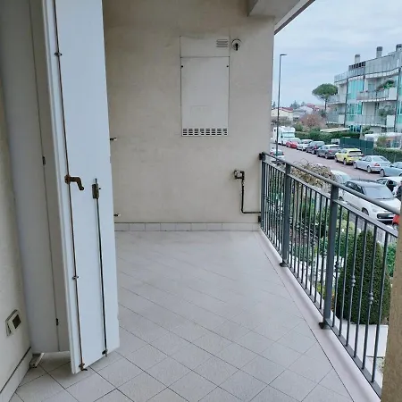 Posizione Con Posto Auto E Giardino Ravenna