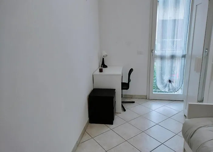 Posizione Con Posto Auto E Giardino Apartmán *